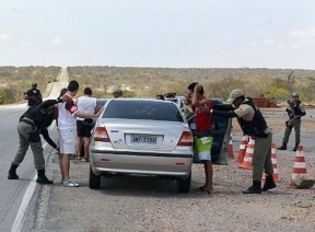 Blitz. Polícia na PE-483, que leva a Cabrobró