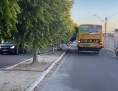 Prefeitura de Sooretama adquire dois ônibus para atender demandas