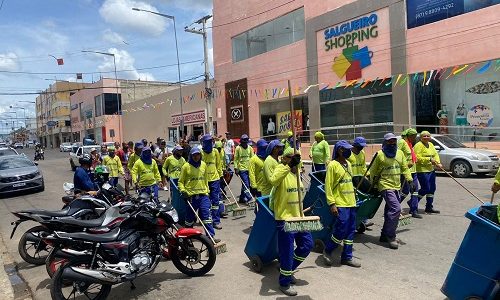 Bloco da Limpeza faz faxina nas ruas e avenidas de Salgueiro após o Carnaval