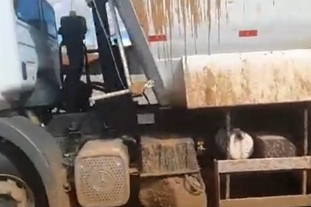 Bandidos furtam pneu estepe de caçamba em Salgueiro